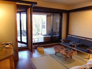 強羅花扇（神奈川県足柄下郡箱根町）の部屋のリビングスペース