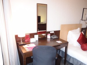 ANAクラウンプラザホテル成田(千葉県成田市)の部屋のライティングデスク