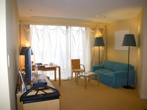 ウェスティンホテル淡路(兵庫県淡路市)の部屋のリビングルーム