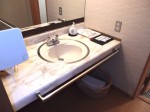 延楽(富山県黒部市、宇奈月温泉)の部屋のバスルーム洗面台