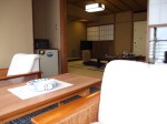 延楽(富山県黒部市、宇奈月温泉)の部屋の広縁と和室