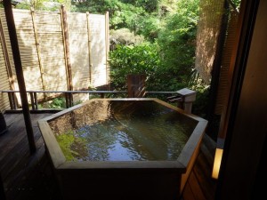 湯回廊菊屋(静岡県伊豆市修善寺)の貸切露天風呂