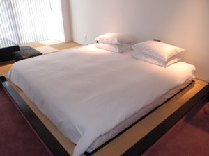 ザ・スクリーン(京都府京都市中京区)の部屋のベッド