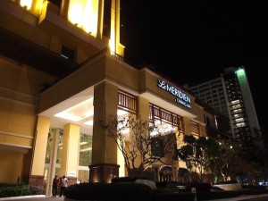 ルメリディアン・チェンマイ(タイ・チェンマイ)のホテル玄関夜景