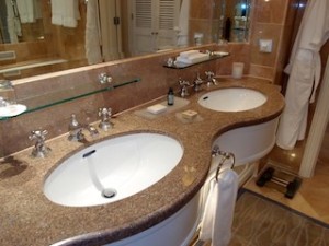 フォーシーズンズホテルシンガポール(シンガポール)の部屋のバスルーム洗面台