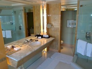 ザ・リッツ・カールトンミレニアシンガポール(シンガポール)部屋のバスルーム