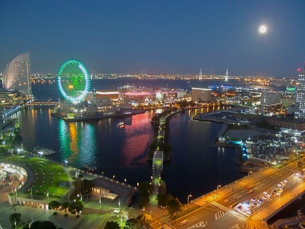 ニューオータニイン横浜ホテルの部屋からの夜景