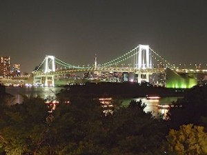 ホテル日航東京(東京都港区)の外から見たレインボーブリッジ夜景