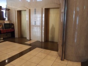 ブリーズベイホテルリゾート＆スパ(神奈川県横浜市)のロビー、エレベーター