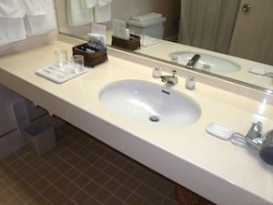 観音崎京急ホテル(神奈川県横須賀市)の部屋の洗面台全体