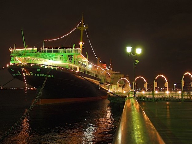 横浜氷川丸ライトアップ