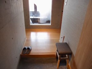 心乃間間[このまま]（旅館、熊本県南阿蘇郡）の部屋「風の音」の玄関部分