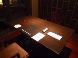 心乃間間[このまま]（旅館、熊本県南阿蘇郡）の個室食事処テーブル