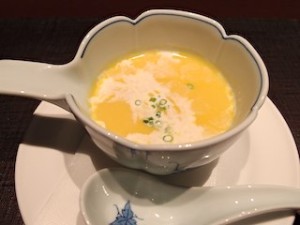 心乃間間（旅館、熊本県南阿蘇郡）の夕食コースのスープ