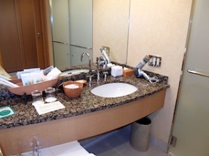 横浜ベイホテル東急(神奈川県横浜市)の部屋のバスルーム洗面台