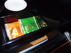 ホテルニューグランド（横浜市中区山下町）の本館の部屋のお茶セット