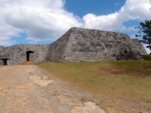 座喜味城跡の城壁