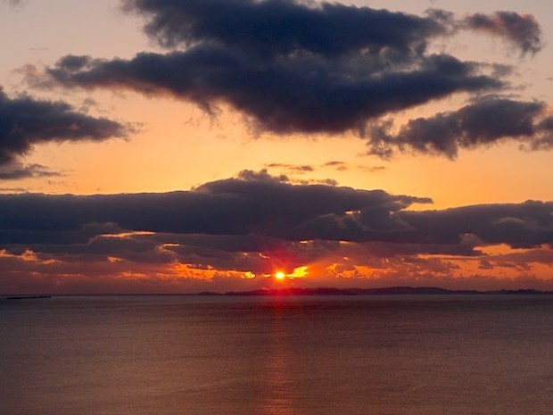 北谷（ちゃたん）サンセットビーチの夕陽、沖縄県北谷町