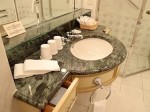 ホテルグランパシフィックLE DAIBAの部屋のバスルームの洗面台