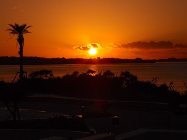沖縄県国頭郡恩納村にあるタイガービーチの夕陽