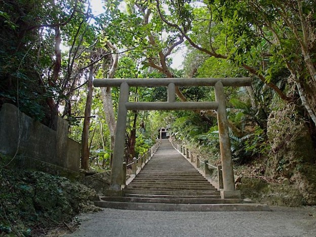 沖縄県の浜比嘉島にあるシルミチュー霊場
