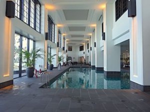 ホテルモントレ沖縄スパ＆リゾートのブルーリーフにあるプール