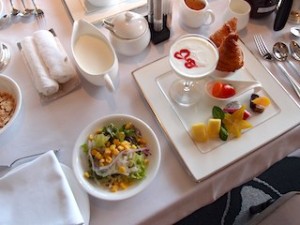 ホテルモントレ沖縄スパ＆リゾートのルームサービスの朝食
