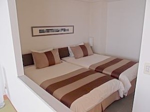 ザ・ビーチタワー沖縄の和洋室の部屋、ベッドスペース