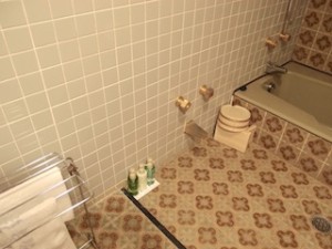 指宿白水館（鹿児島県指宿市）の部屋の浴室バスタブ