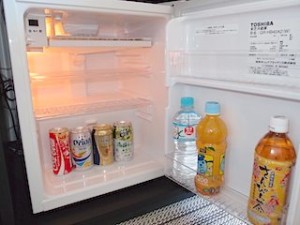 ホテルモントレ沖縄スパ＆リゾートのオーシャンバスの部屋の冷蔵庫内飲み物