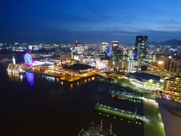 神戸ポートタワーから見たモザイク側夜景