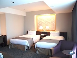 ホテルニューオータニの部屋のツインベッド