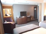 ホテルニューオータニの部屋のテレビ側とバスルーム側