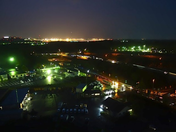 ヒルトン成田の部屋からの成田空港夜景