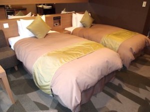 湯本富士屋ホテルの部屋のベッド