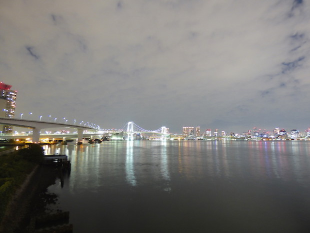 東京レインボーブリッジ有明側の夜景