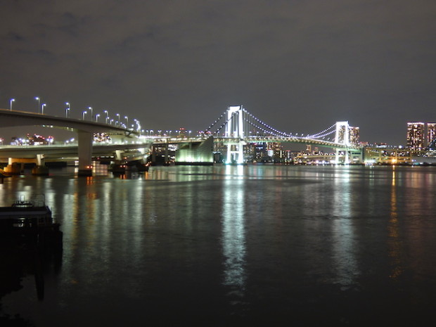 東京レインボーブリッジ有明側の夜景近景