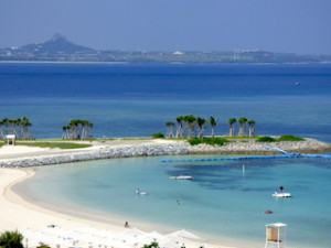 ホテルオリオンモトブリゾート＆スパの部屋からの眺め、伊江島とエメラルドビーチ