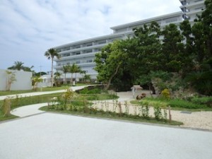 ホテルオリオンモトブリゾート＆スパの琉球庭園の道