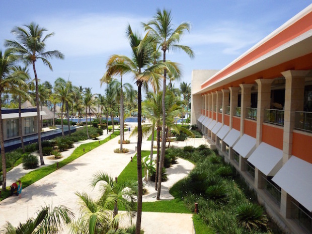 バルセロババロビーチホテルのメインガーデン(The main garden of Barcelo Bavaro Beach Hotel, Punta Cana Dominican Republic)