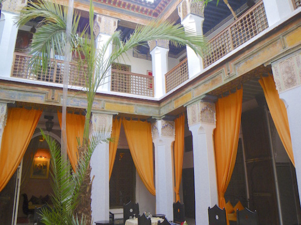 モロッコマラケシュにあるホテル、リヤドの内部(Inside of Riad, Marrakesh Morocco)
