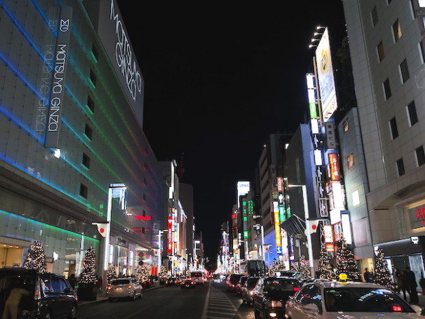 銀座中央通りの夜景、東京(The night view of Ginza, Tokyo Japan)