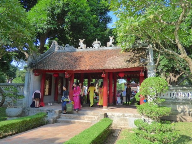 ベトナムハノイの「文廟」内の門(Van Mieu gate at Hanoi Vietnam, Vietnam)