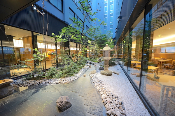 リッチモンドホテルプレミア京都駅前の中庭