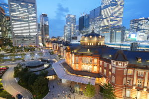 東京ステーションホテルの全景夜景
